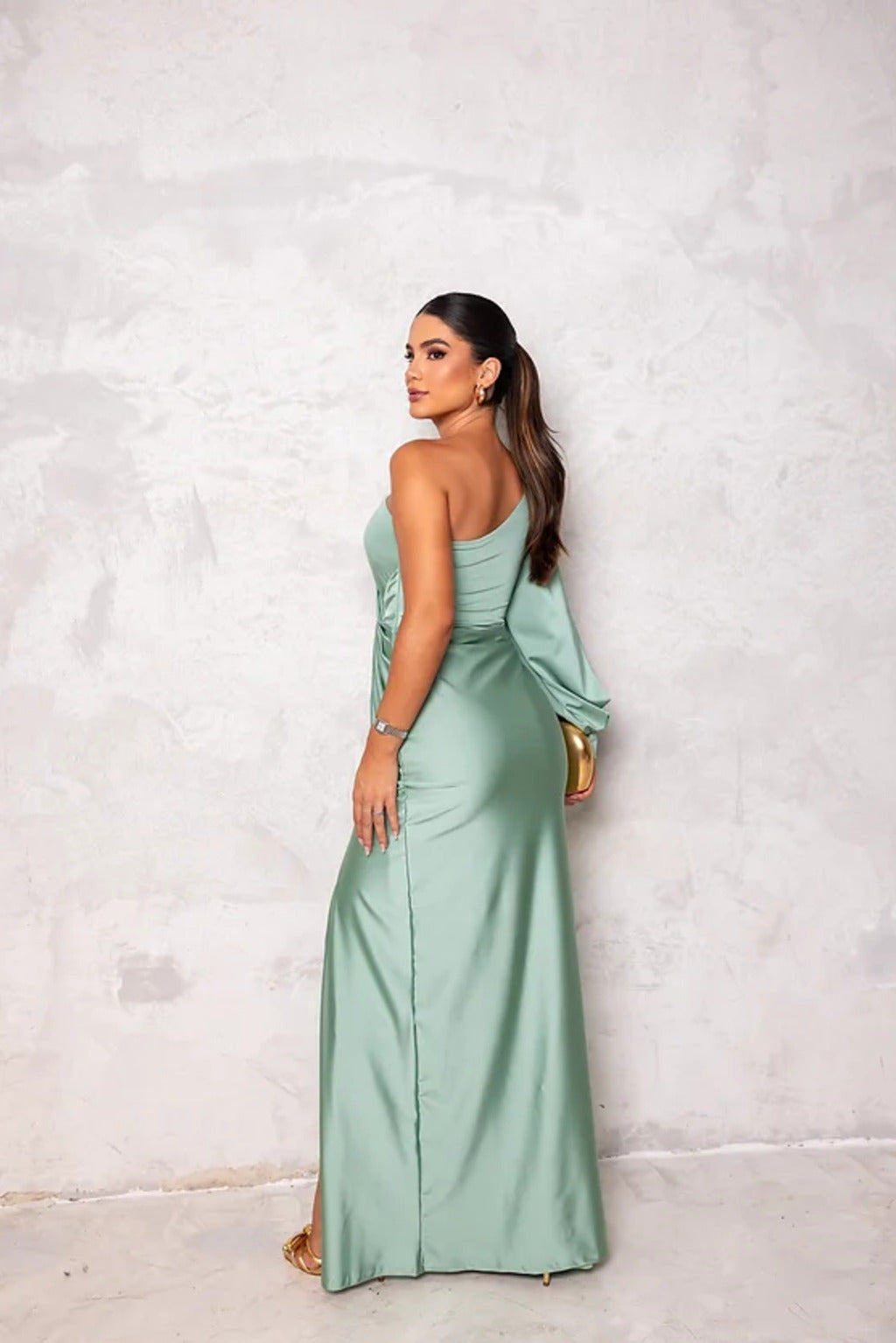 KYARA | ELEGANT AND SOPHISTICATED DRESS