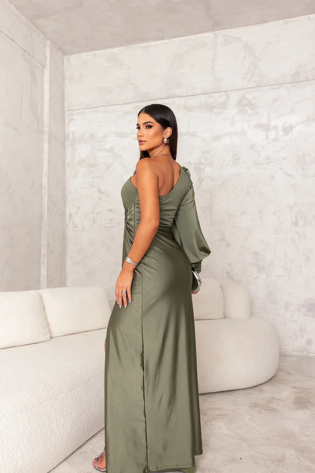 KYARA | ELEGANT AND SOPHISTICATED DRESS